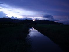 蛇砂川　夕暮れ　8月（裏表紙）